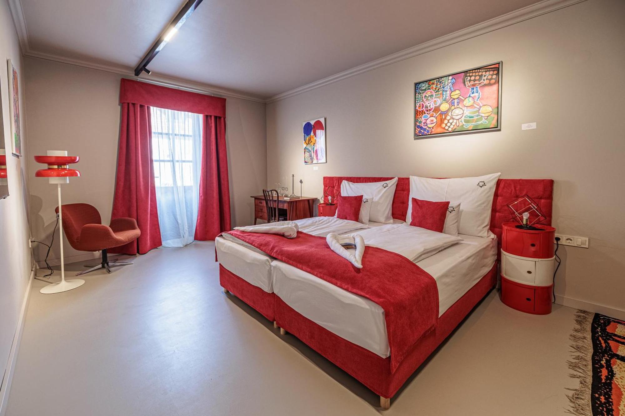 Barka Galeria Es Etterem Nocleg ze śniadaniem 4*